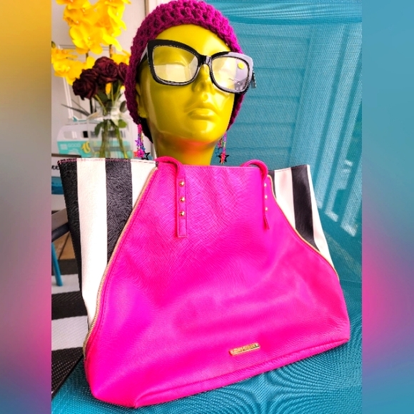 Juicy Couture Handbags - Juicy Couture bag